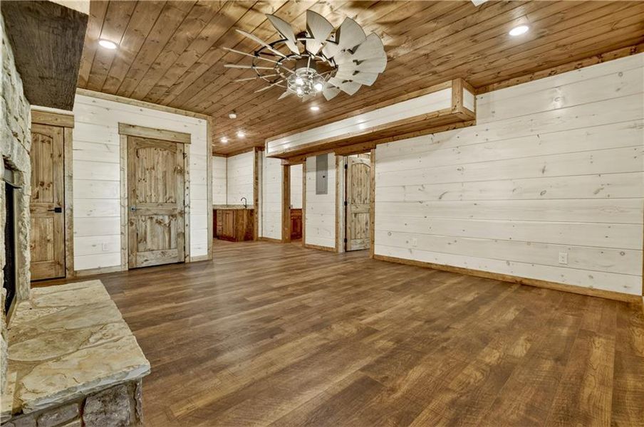 Spacious, unfurnished interior of a new home in , Ellijay (Image 37).
