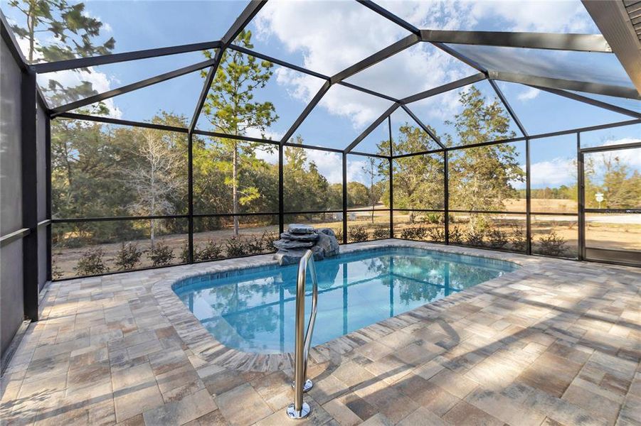 Exterior details and patio area of a home in , Dunnellon (Image 36).