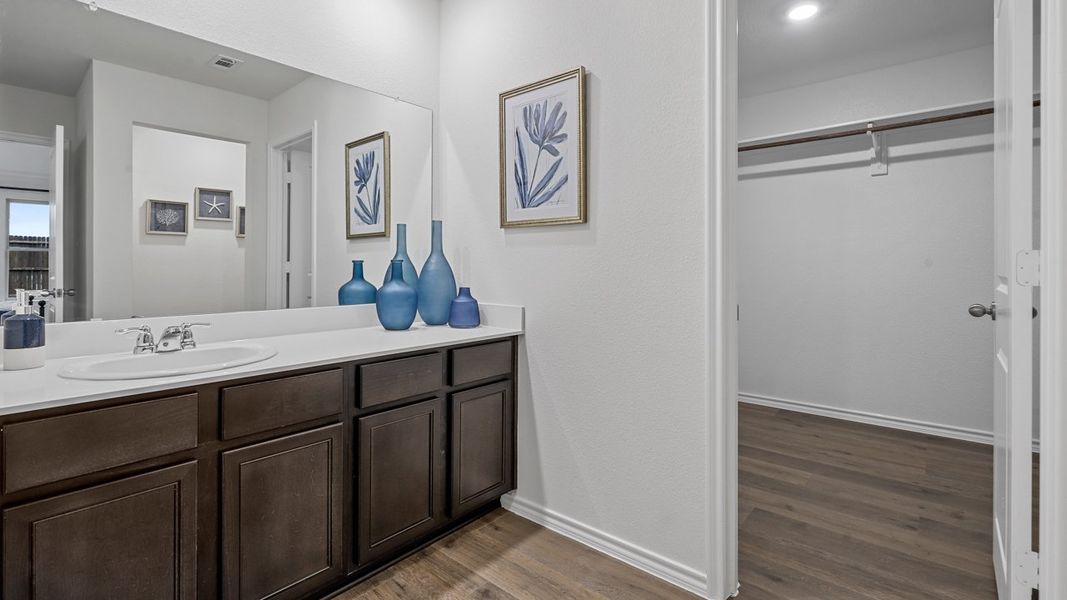 Furnished interior view inside a new home in Stonewyck Farms, Ennis (Image 23). Furnished interior view inside a new home in Stonewyck Farms, Ennis (Image 23).