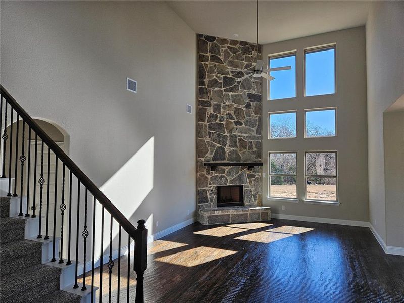 Spacious, unfurnished interior of a new home in Pecan Grove, Whitesboro (Image 20).