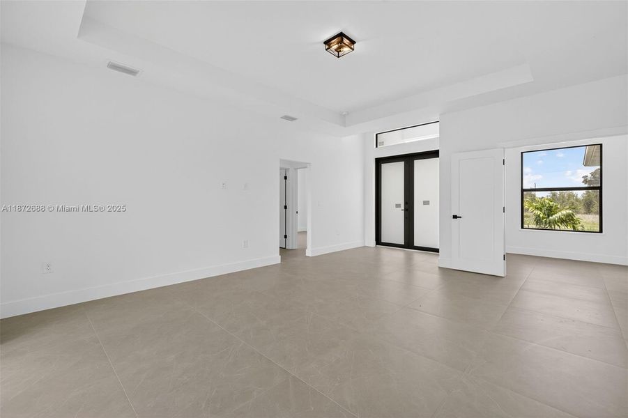 Spacious, unfurnished interior of a new home in , Lehigh Acres (Image 23).