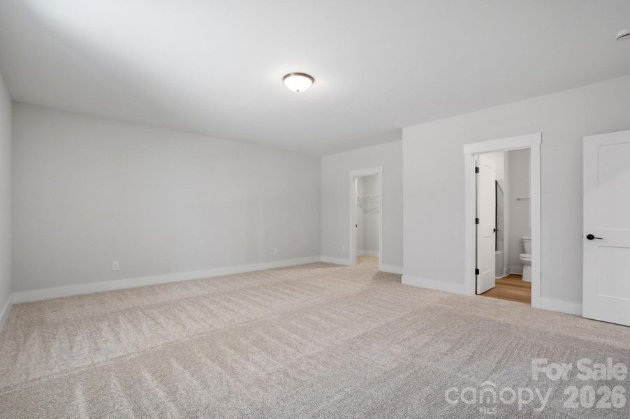 Spacious, unfurnished interior of a new home in Rone Creek, Waxhaw (Image 43).