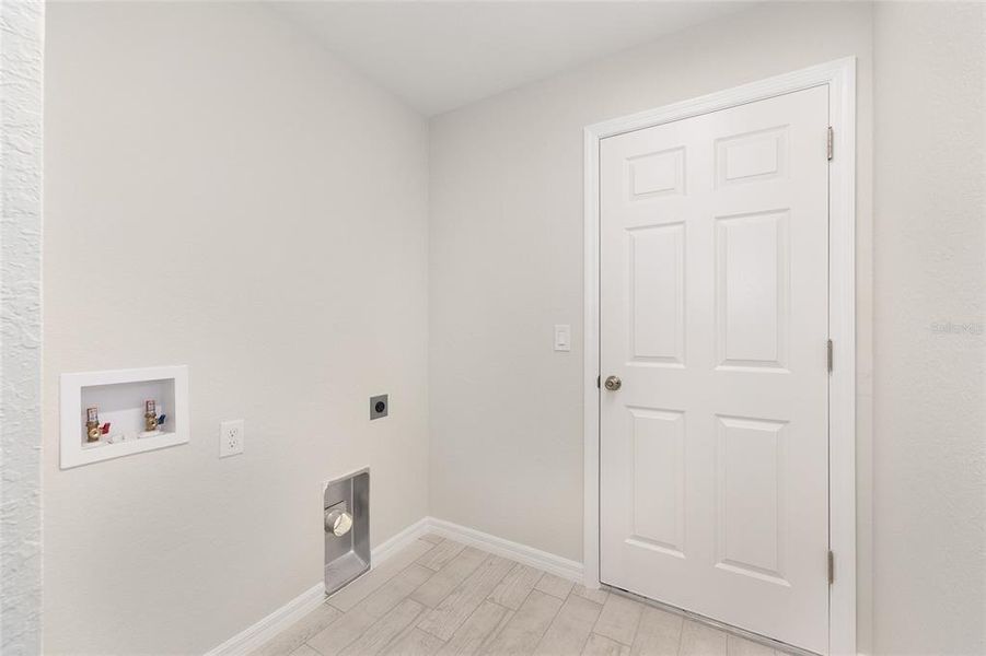 Spacious, unfurnished interior of a new home in , Ocala (Image 29).