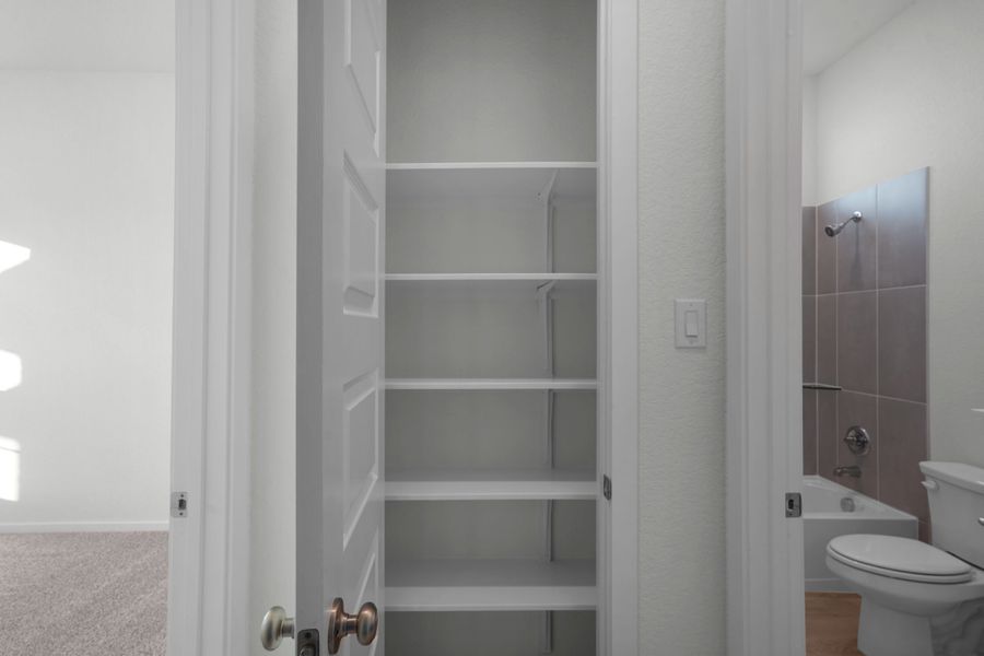 Spacious, unfurnished interior of a new home in The Grove at Blackhawk, Pflugerville (Image 71). Spacious, unfurnished interior of a new home in The Grove at Blackhawk, Pflugerville (Image 71).