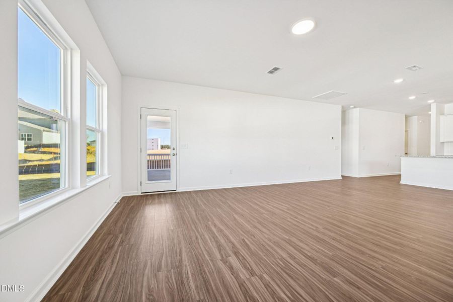 9-web-or-mls-W Crescent Mills Blvd-S3112