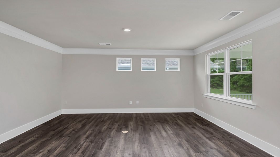 Spacious, unfurnished interior of a new home in Cross Creek, Lexington (Image 18).