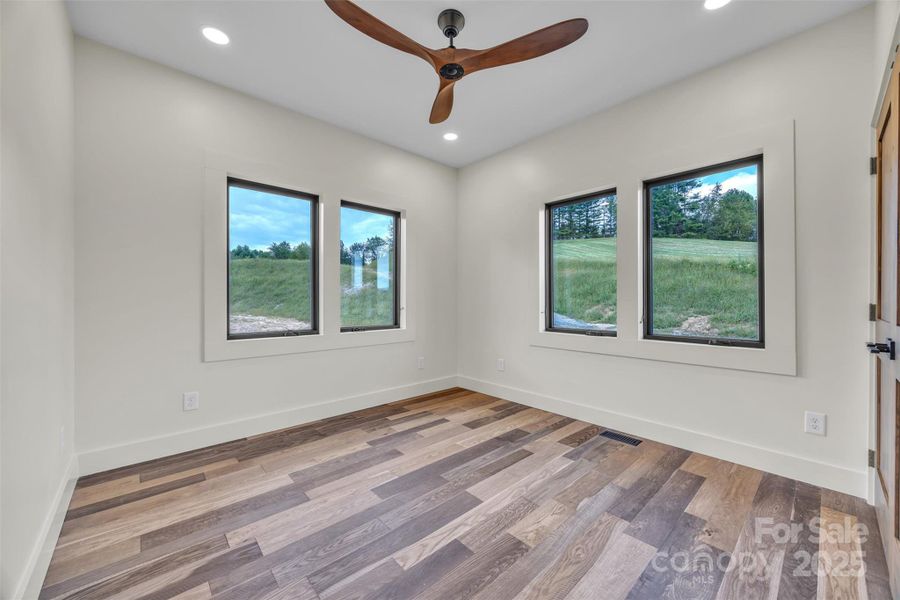 Spacious, unfurnished interior of a new home in , Jefferson (Image 29).