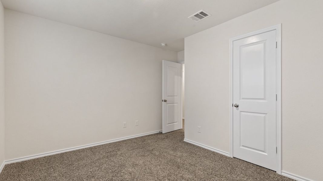 Spacious, unfurnished interior of a new home in Verandah, Royse City (Image 13).