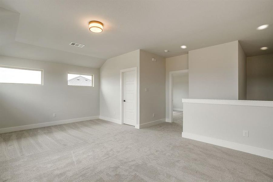 Spacious, unfurnished interior of a new home in Talon Hills, Fort Worth (Image 37). Spacious, unfurnished interior of a new home in Talon Hills, Fort Worth (Image 37).