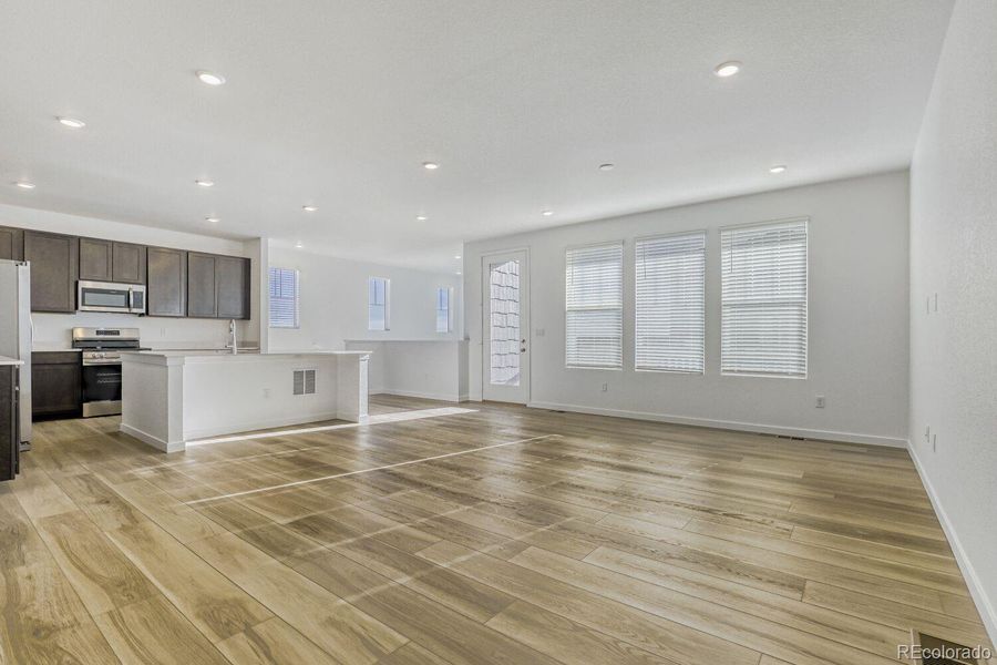 Spacious, unfurnished interior of a new home in Parterre, Thornton (Image 8). Spacious, unfurnished interior of a new home in Parterre, Thornton (Image 8).
