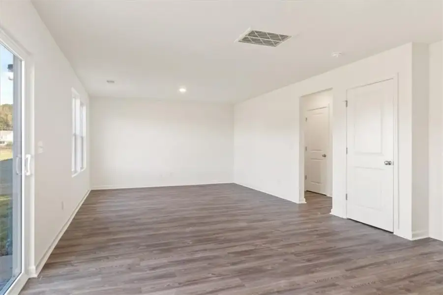 Spacious, unfurnished interior of a new home in The Ridge at Twin Rivers, Covington (Image 15).