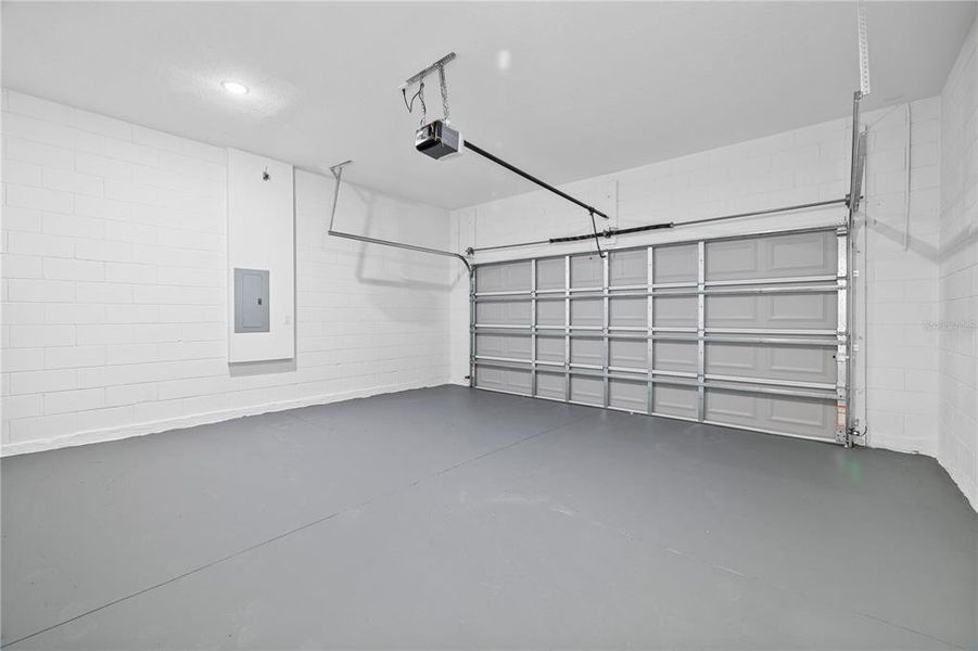 Spacious, unfurnished interior of a new home in , Ocala (Image 38).