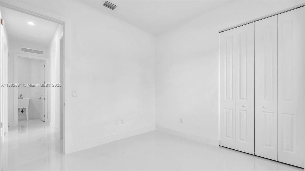 Spacious, unfurnished interior of a new home in , Miami (Image 37).