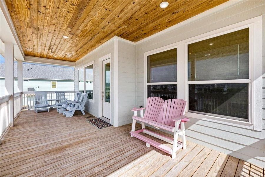 Exterior details and patio area of a home in , Galveston (Image 3).