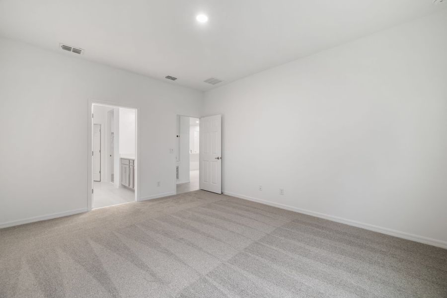 Spacious, unfurnished interior of a new home in Trinity Gardens, Deland (Image 11).