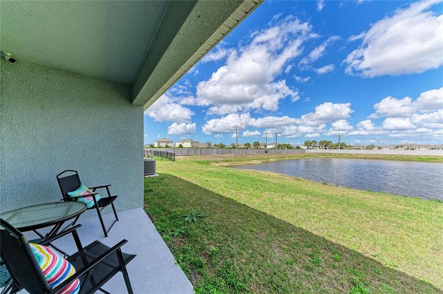 Exterior details and patio area of a home in Evergreen, Bradenton (Image 21).