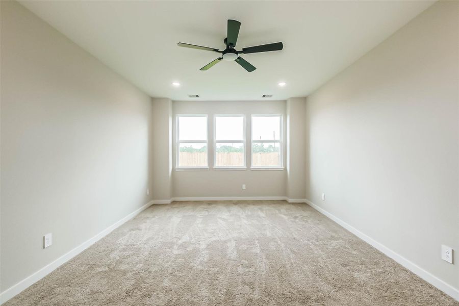 Spacious, unfurnished interior of a new home in , Fresno (Image 43).