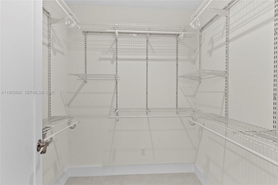 Spacious, unfurnished interior of a new home in , Port St. Lucie (Image 27).