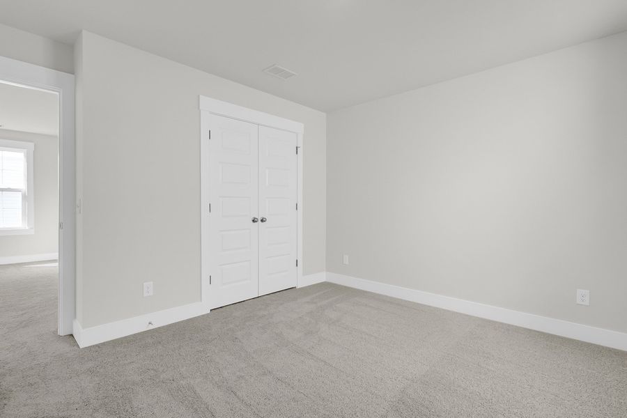 Spacious, unfurnished interior of a new home in Six Oaks, Summerville (Image 41).