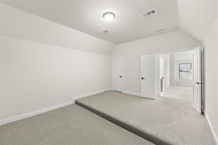 Spacious, unfurnished interior of a new home in Hillside Village, Celina (Image 13).