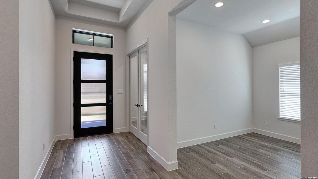 Spacious, unfurnished interior of a new home in Esperanza, Boerne (Image 20).