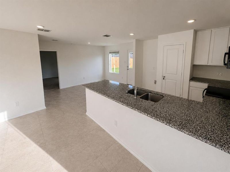 Spacious, unfurnished interior of a new home in Wright Farms: Watermill Collection, Dallas (Image 18).