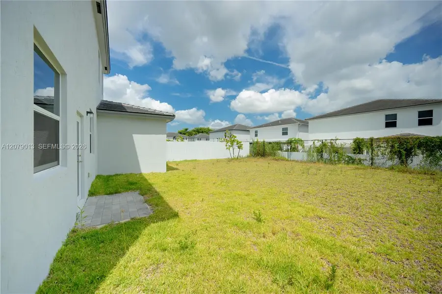 Exterior details and patio area of a home in , Miami (Image 33).