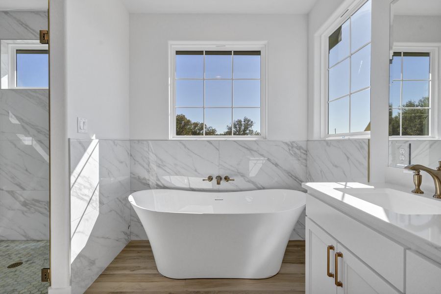Furnished interior view inside a new home in Oak Water Ranch, Granbury (Image 10).