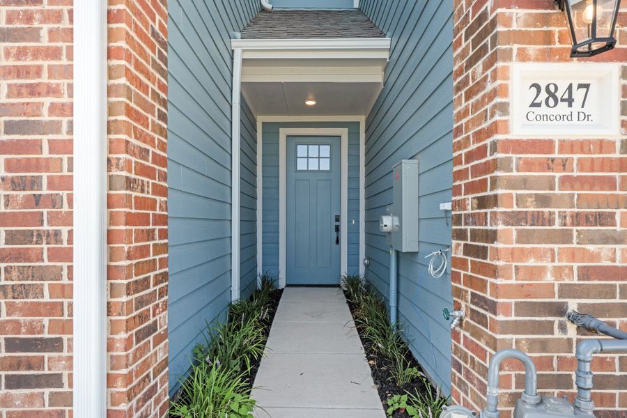 Exterior details and patio area of a home in Woodbridge Townhomes, Wylie (Image 3).