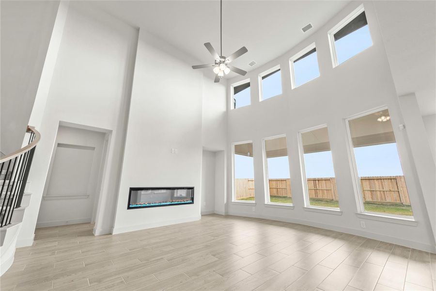 Spacious, unfurnished interior of a new home in Cross Creek West, Fulshear (Image 11).