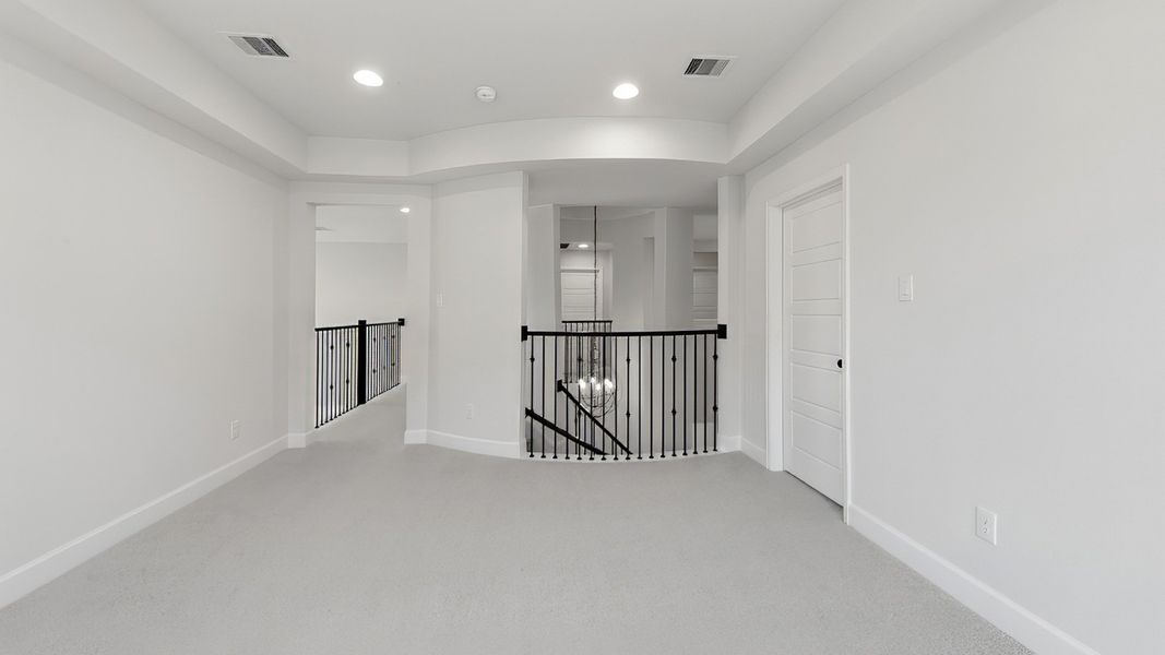 Spacious, unfurnished interior of a new home in Myrtle Creek, Waxahachie (Image 23).