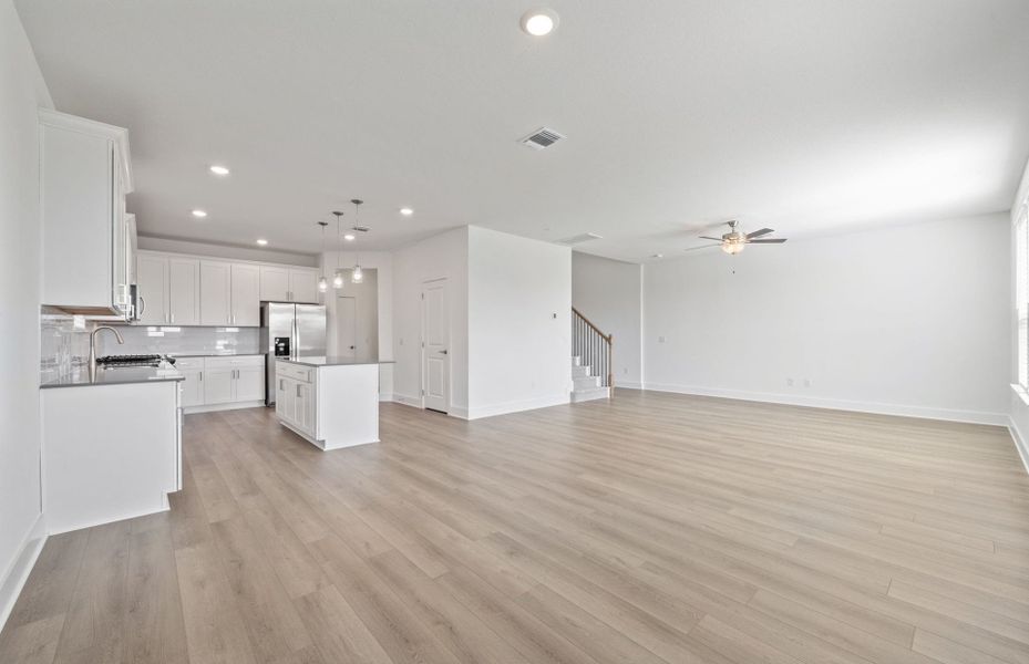 Spacious, unfurnished interior of a new home in Crosswinds, Kyle (Image 38).