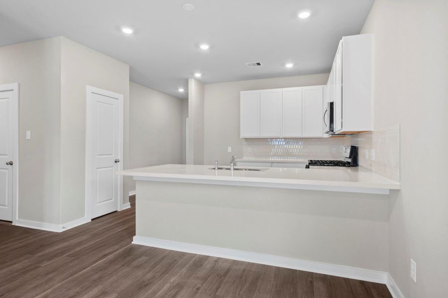 Furnished interior view inside a new home in Laurel Landing 40', Alvin (Image 10).