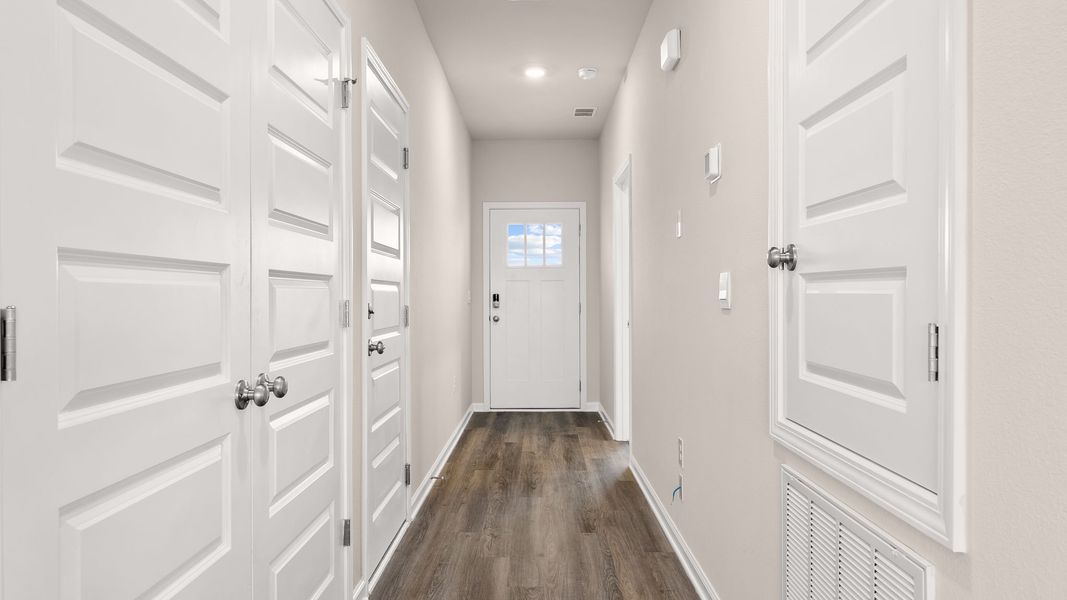 Spacious, unfurnished interior of a new home in Liberty, Panama City (Image 13).