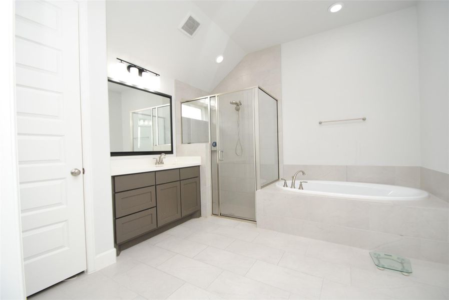 Furnished interior view inside a new home in Cross Creek Ranch, Fulshear (Image 16).