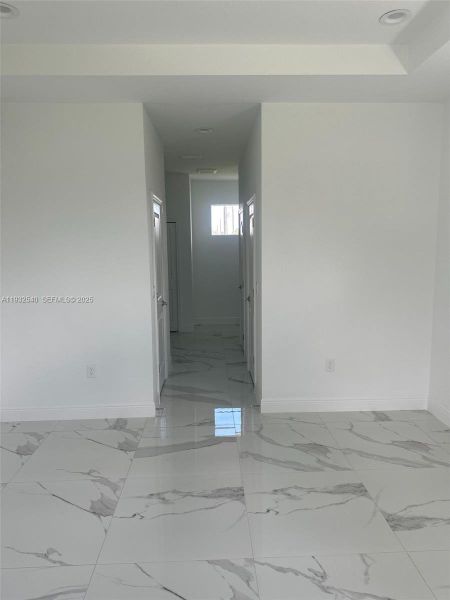 Spacious, unfurnished interior of a new home in , Lehigh Acres (Image 11).