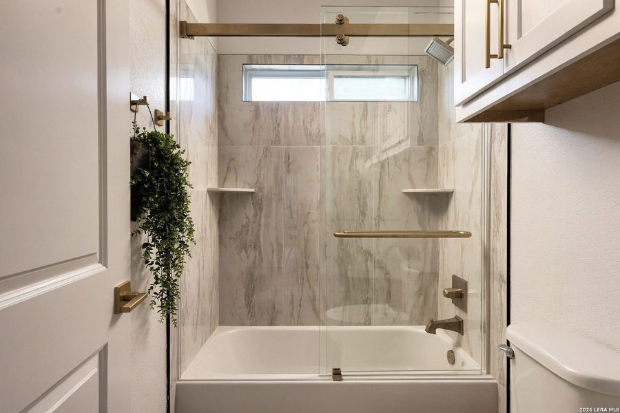 Close-up of interior finishes inside a home in , La Vernia (Image 22).