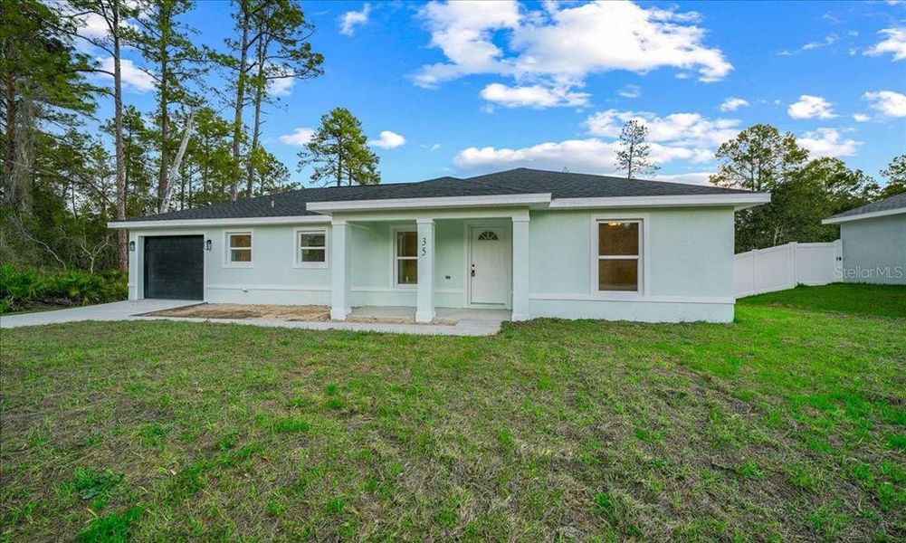 Exterior details and patio area of a home in , Ocklawaha (Image 16).