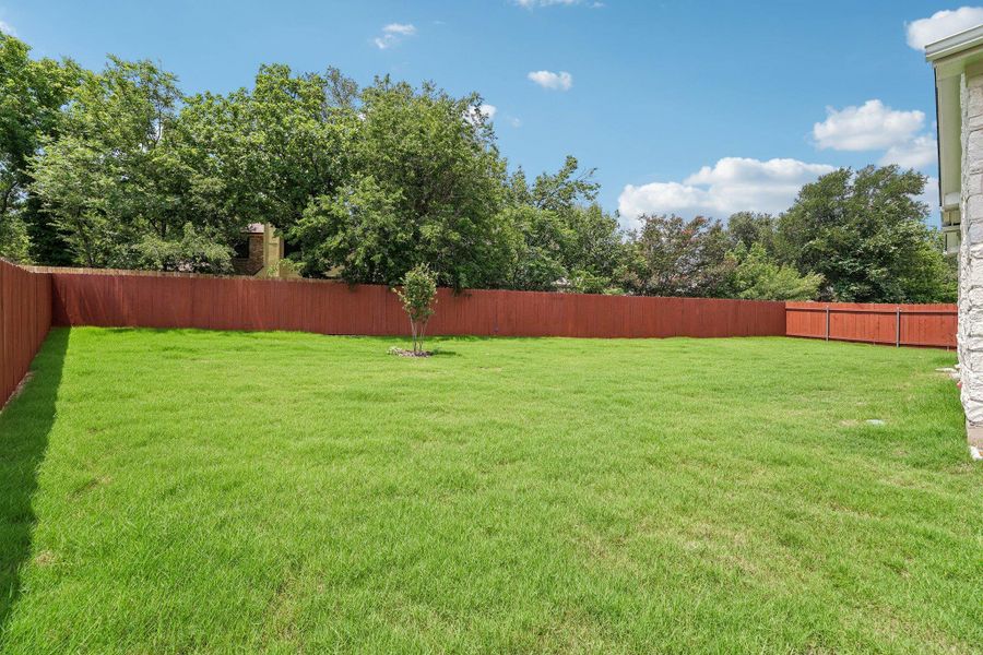 Exterior details and patio area of a home in Sauls Ranch, Round Rock (Image 19).