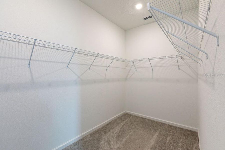 Spacious, unfurnished interior of a new home in Trailhead Landing, Alachua (Image 26).