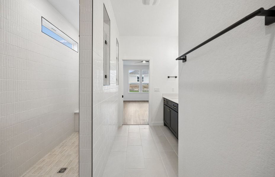Spacious, unfurnished interior of a new home in Sun City Texas, Georgetown (Image 13).