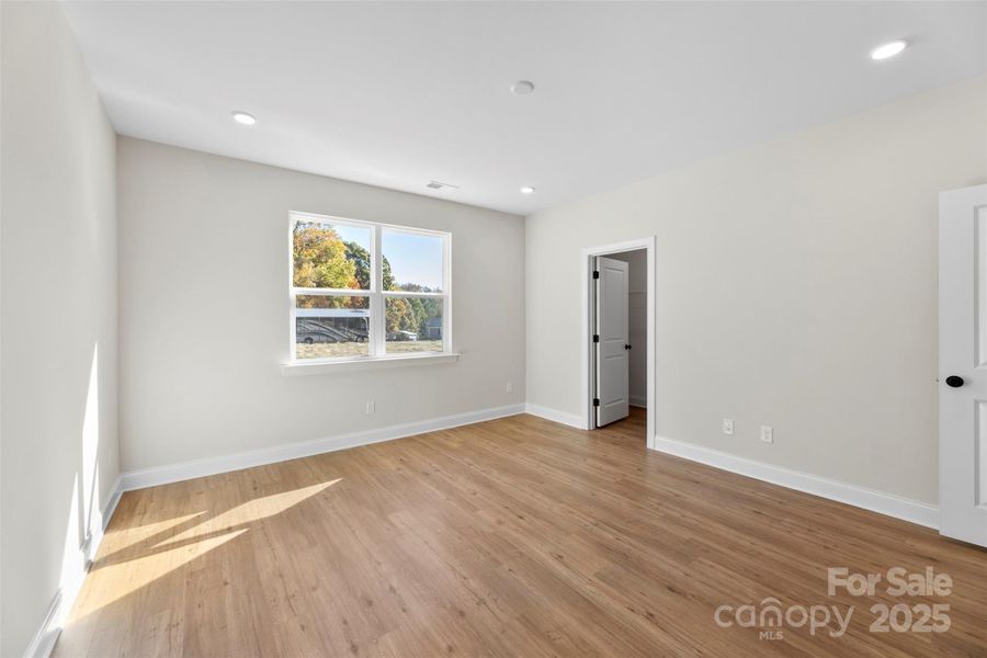 Spacious, unfurnished interior of a new home in , Monroe (Image 41).