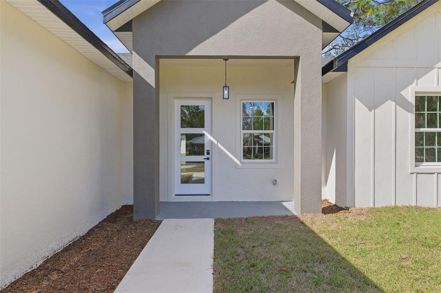 Exterior details and patio area of a home in , Citrus Springs (Image 3).