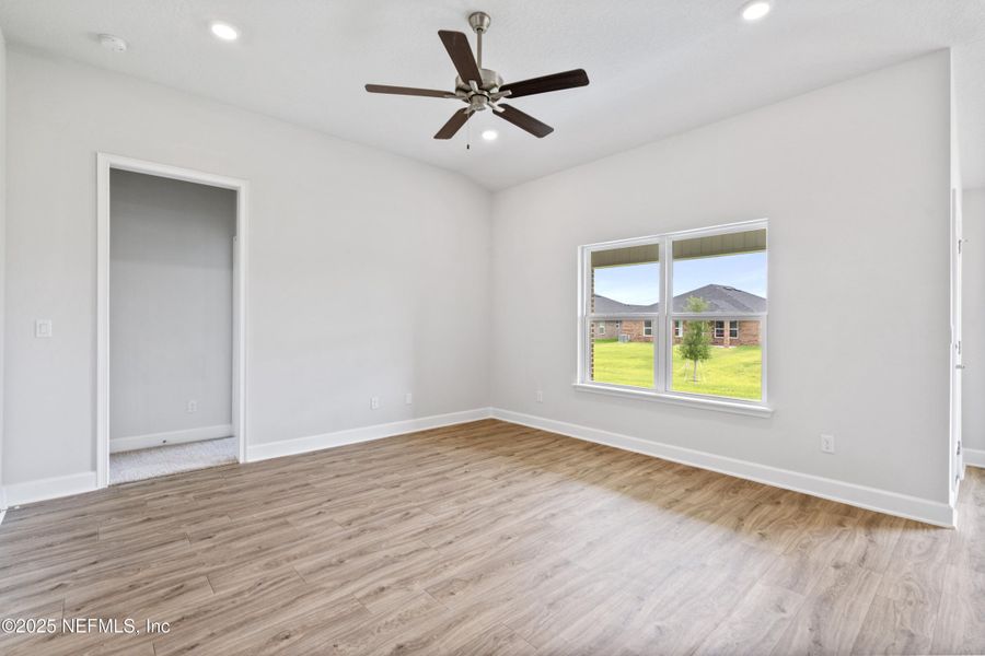 Spacious, unfurnished interior of a new home in Shadow Crest at Rolling Hills, Green Cove Springs (Image 11).