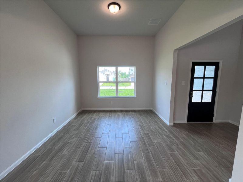Spacious, unfurnished interior of a new home in Kendall Lakes, Alvin (Image 21). Spacious, unfurnished interior of a new home in Kendall Lakes, Alvin (Image 21).