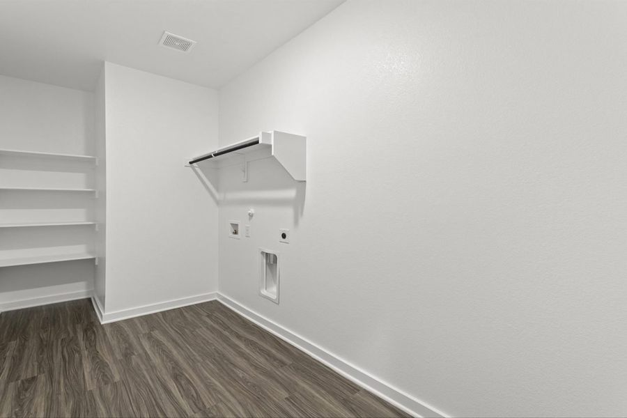 Representative unfurnished interior of a home built from the Sequoia II Harrington Trails Cornerstone I Series by Brohn Homes in Harrington Trails, New Caney (Image 25).