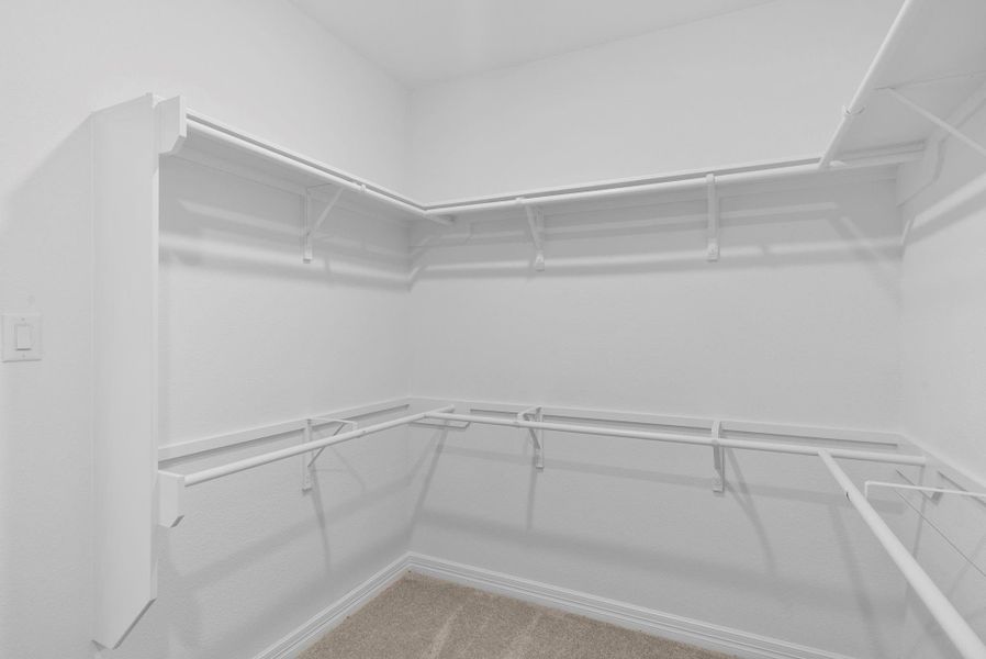 Spacious, unfurnished interior of a new home in Blue Heron Estates, Mont Belvieu (Image 12).