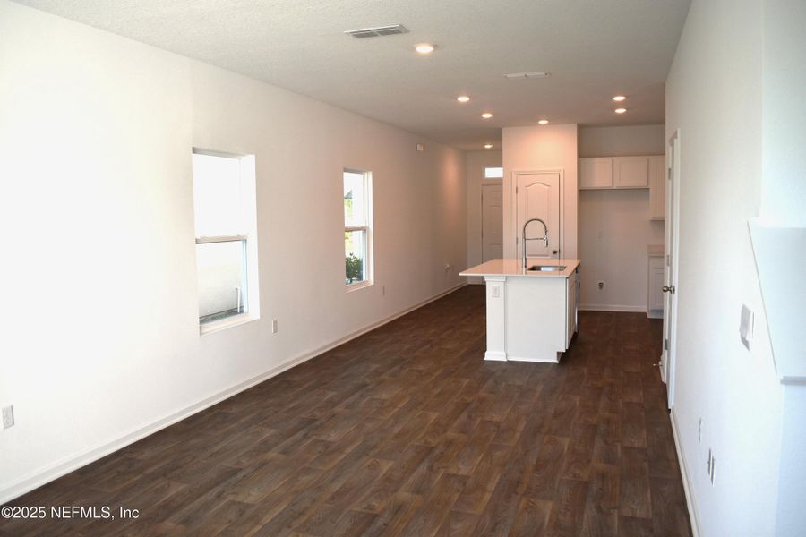 Spacious, unfurnished interior of a new home in Irongate Villas, Jacksonville (Image 26).