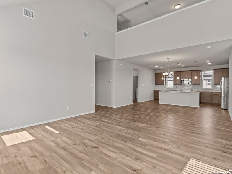 Spacious, unfurnished interior of a new home in Hannah Heights, Seguin (Image 19).