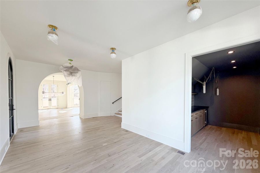 Spacious, unfurnished interior of a new home in , Charlotte (Image 5).